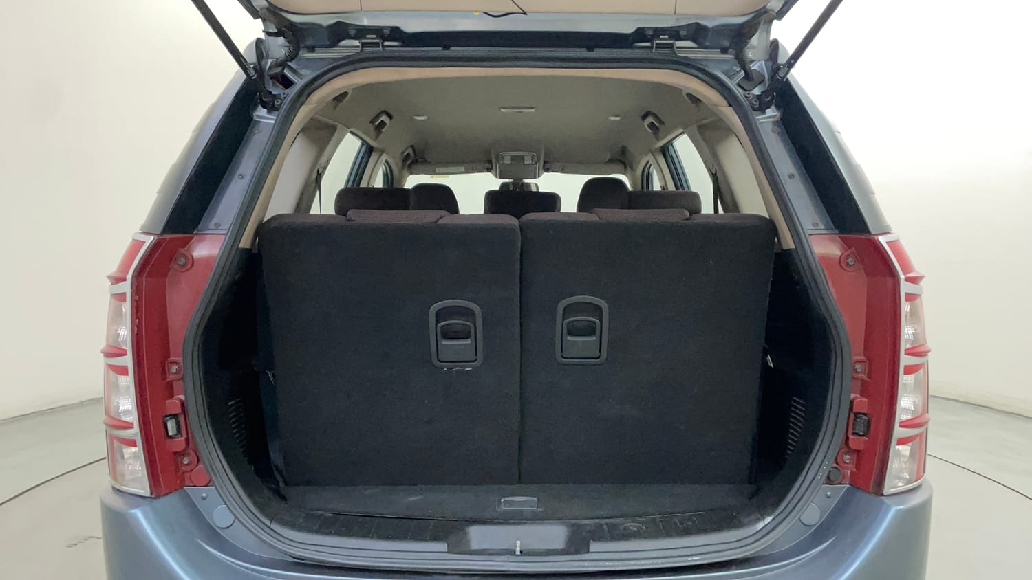 Used 2015 Mahindra XUV500 W6 Diesel Manual interior DICKY INSIDE VIEW
