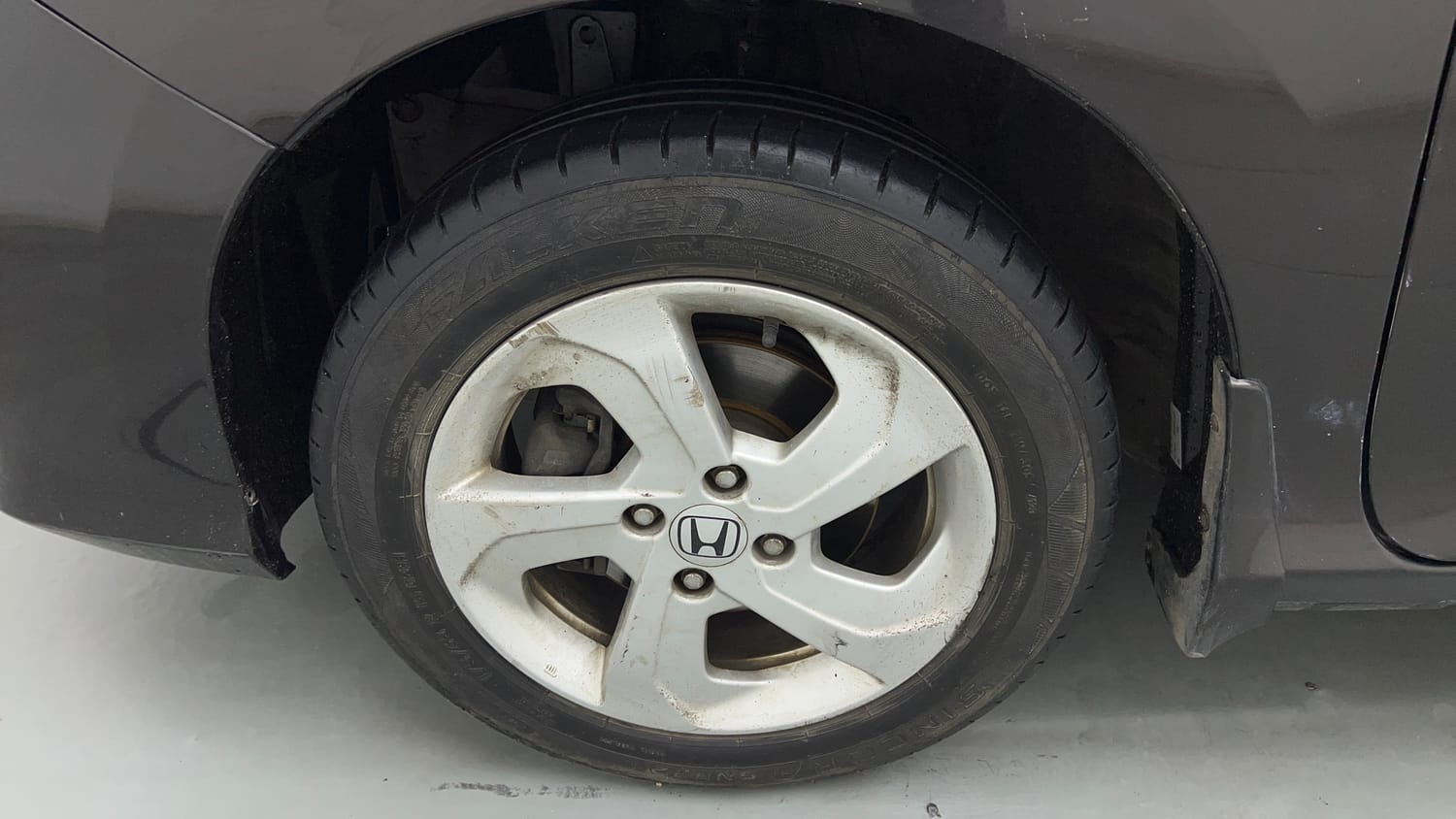 Used 2015 Honda City V Petrol Manual tyres LEFT FRONT TYRE RIM VIEW