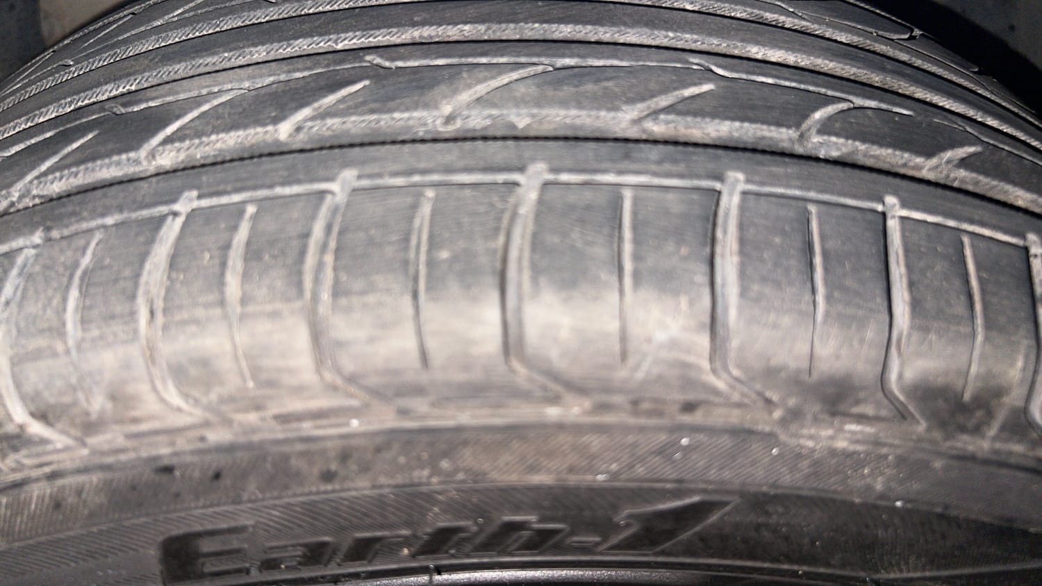 Used 2016 Ford EcoSport Titanium 1.5L Ti-VCT AT Petrol Automatic tyres RIGHT FRONT TYRE TREAD VIEW
