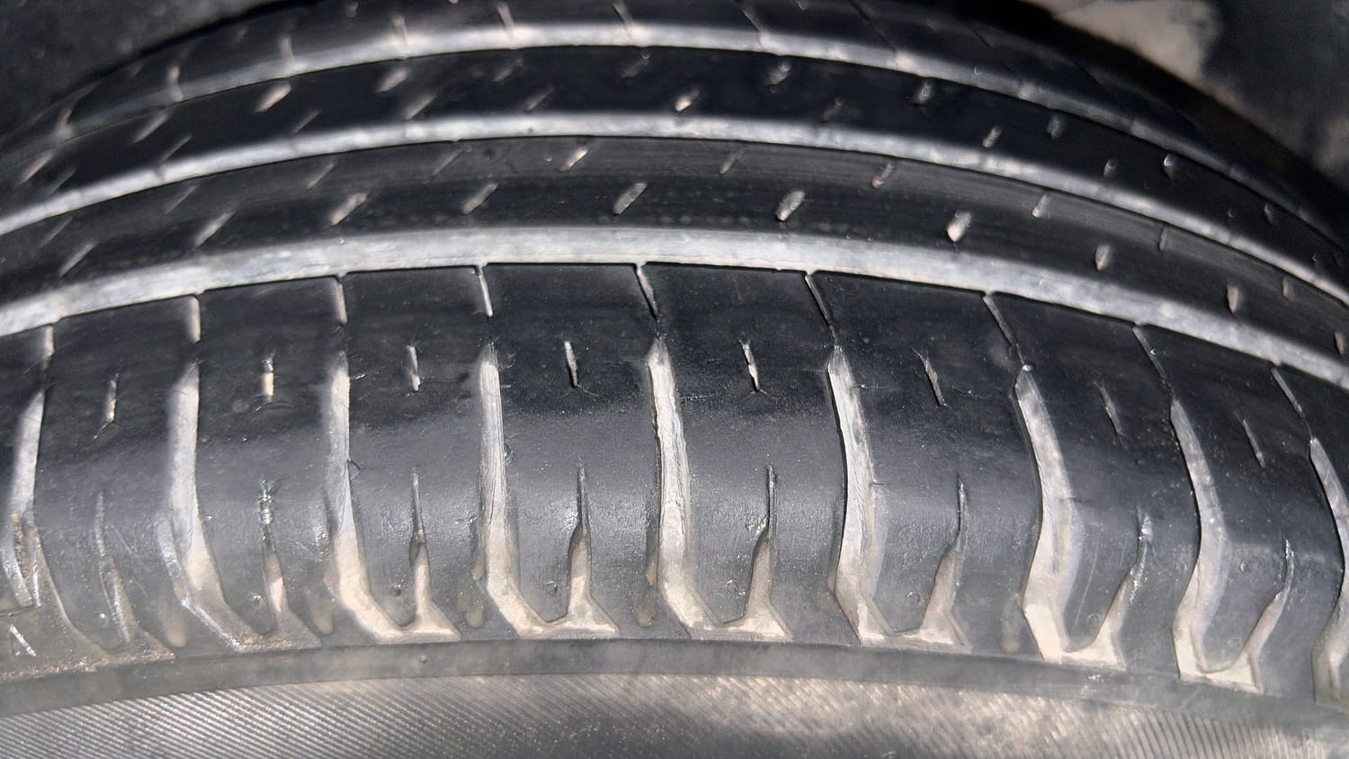 Used 2018 Maruti Suzuki Dzire ZXi Petrol Manual tyres LEFT REAR TYRE TREAD VIEW