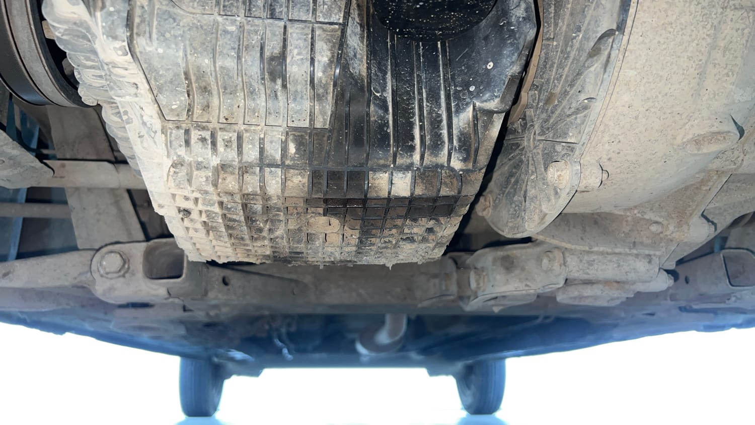 Used 2019 Renault Kwid 1.0 RXT AMT Opt Petrol Automatic extra FRONT LEFT UNDERBODY VIEW