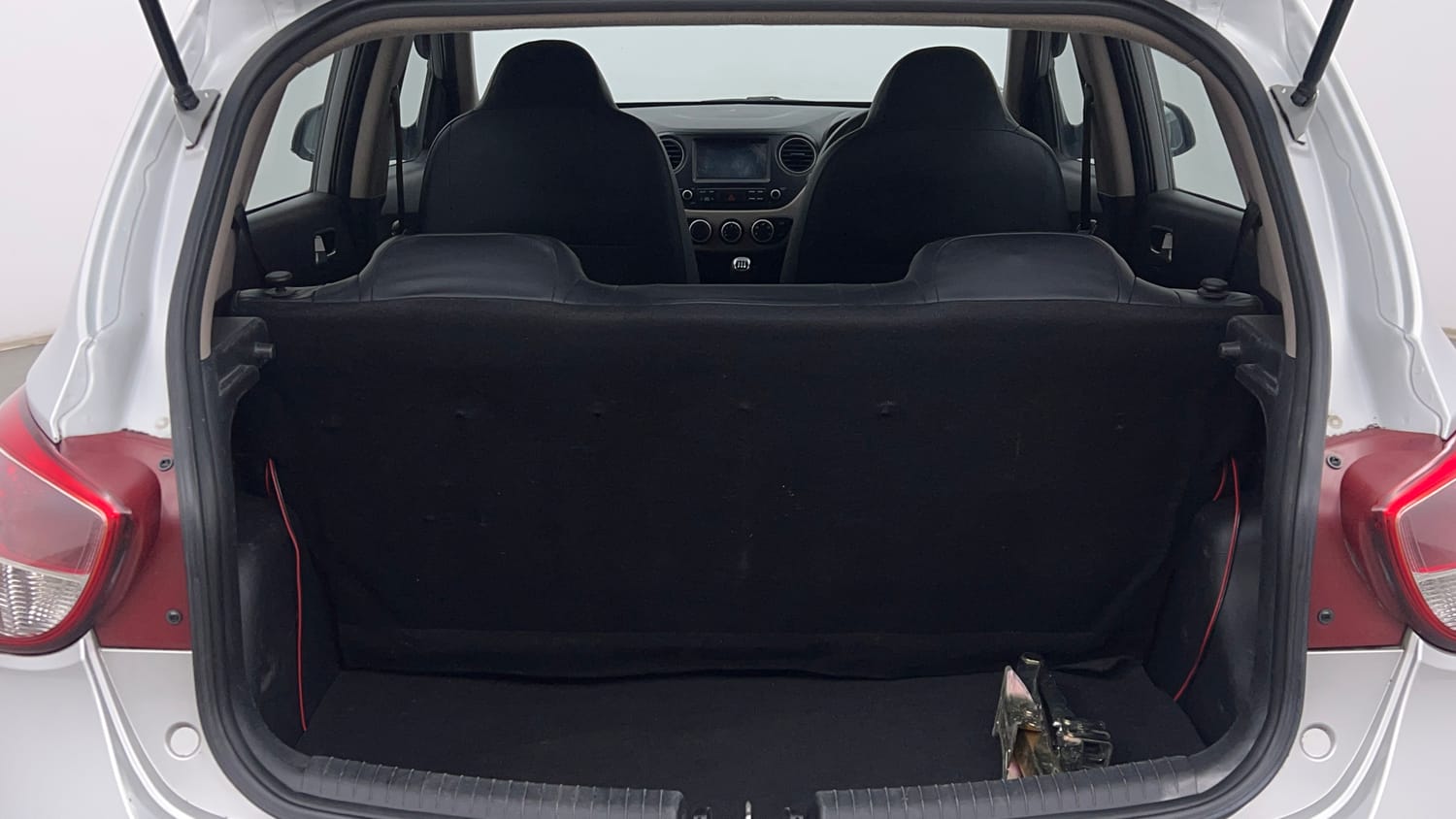Used 2018 Hyundai Grand i10 Sportz 1.2 Kappa VTVT Petrol Manual interior DICKY INSIDE VIEW