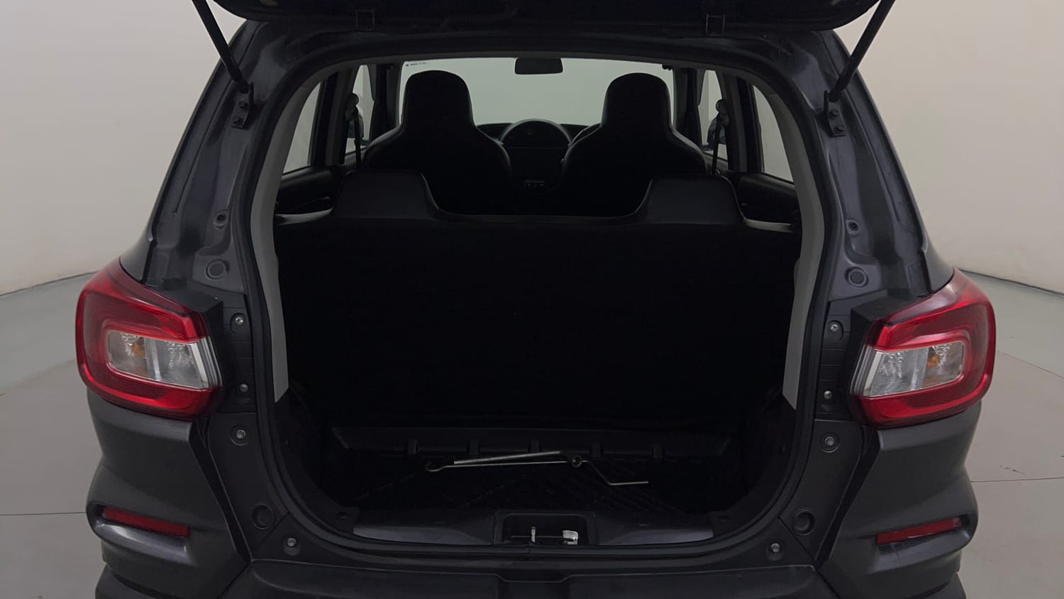 Used 2020 Maruti Suzuki S-Presso VXi (O) AMT Petrol Automatic interior DICKY INSIDE VIEW