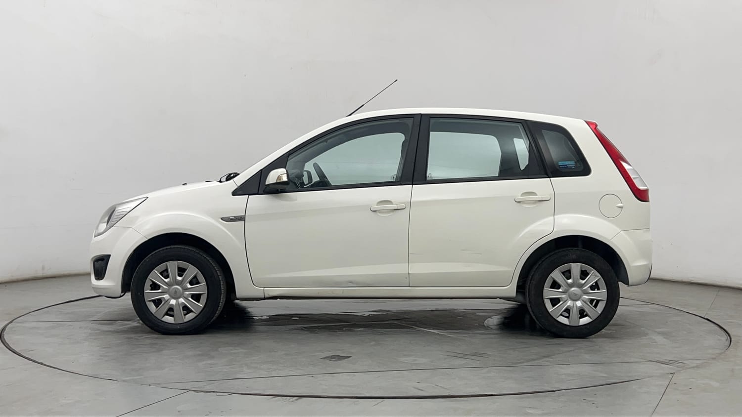 Used 2015 Ford Figo Duratec Petrol ZXI 1.2 Petrol Manual exterior LEFT SIDE VIEW
