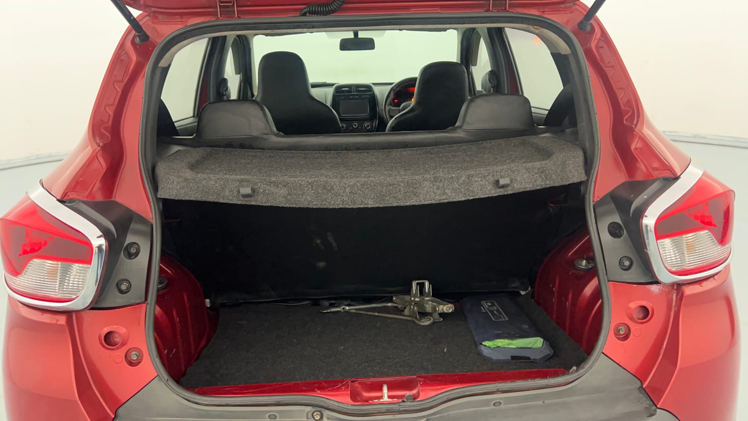 Used 2018 Renault Kwid RXT (O) 1.0 SCE Edition Petrol Manual interior DICKY INSIDE VIEW