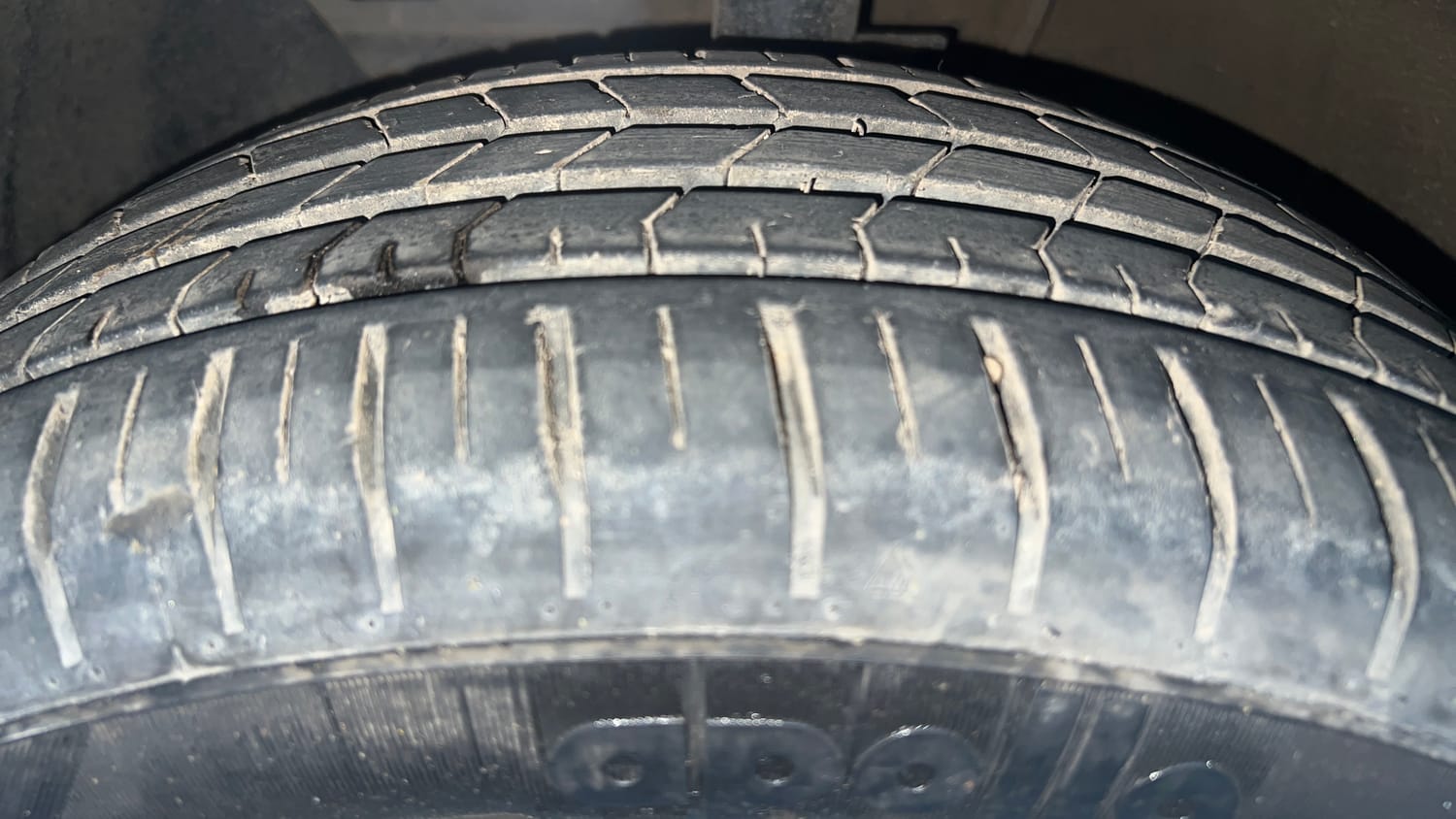 Used 2024 Hyundai New i20 Asta (O) 1.2 IVT Petrol Automatic tyres LEFT FRONT TYRE TREAD VIEW