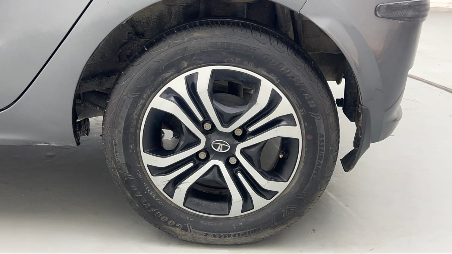 Used 2024 Tata Tiago XT Petrol Manual tyres LEFT REAR TYRE RIM VIEW