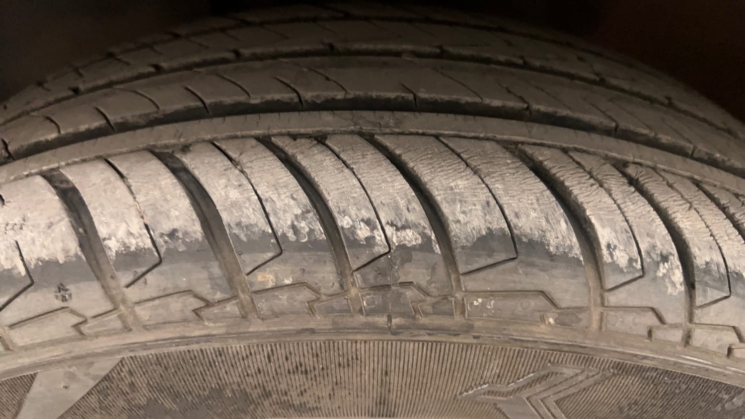 Used 2017 Maruti Suzuki Ignis Delta 1.2 AMT Petrol Automatic tyres LEFT FRONT TYRE TREAD VIEW