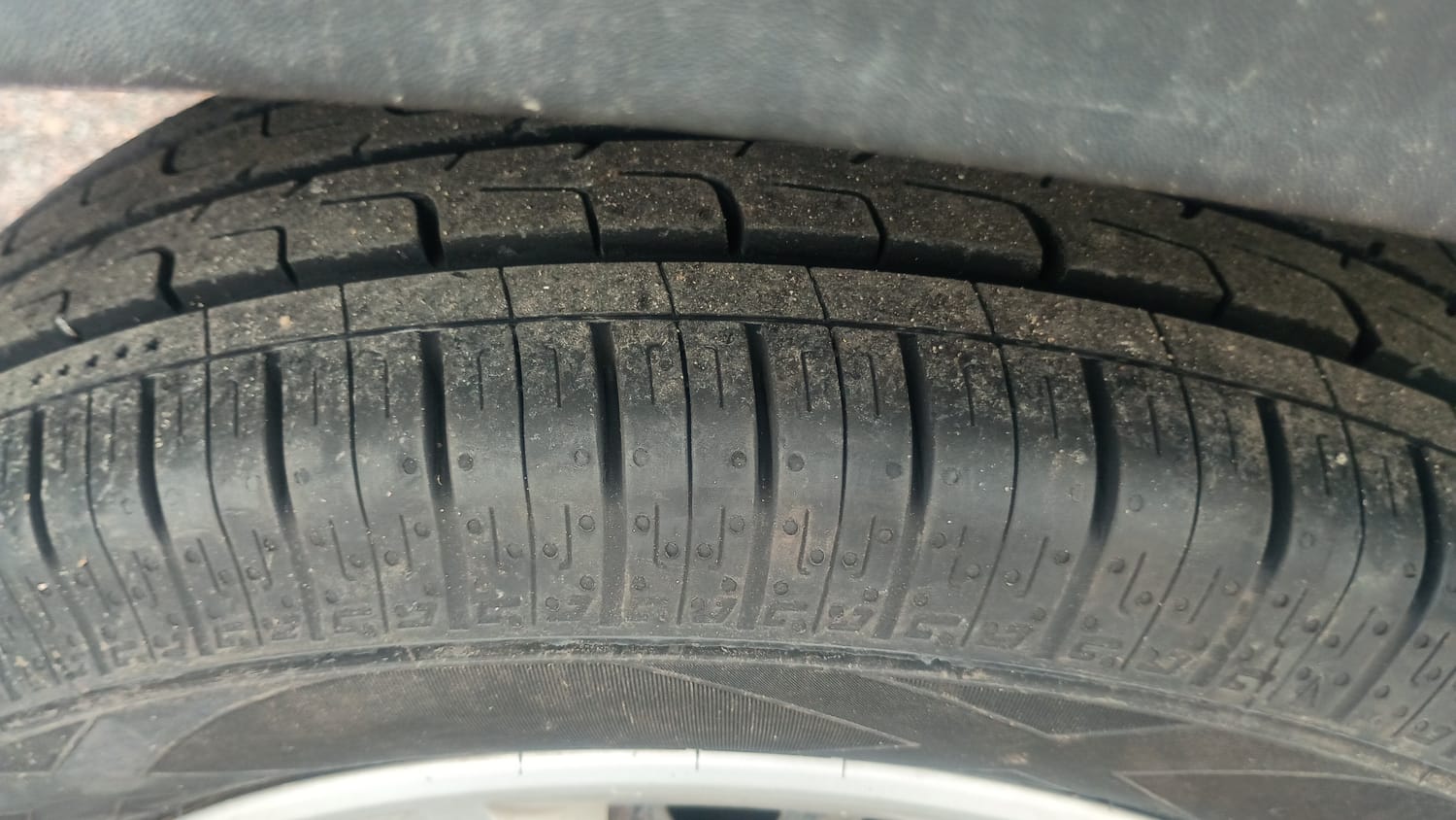 Used 2020 Renault Kwid RXT Petrol Manual tyres RIGHT REAR TYRE TREAD VIEW