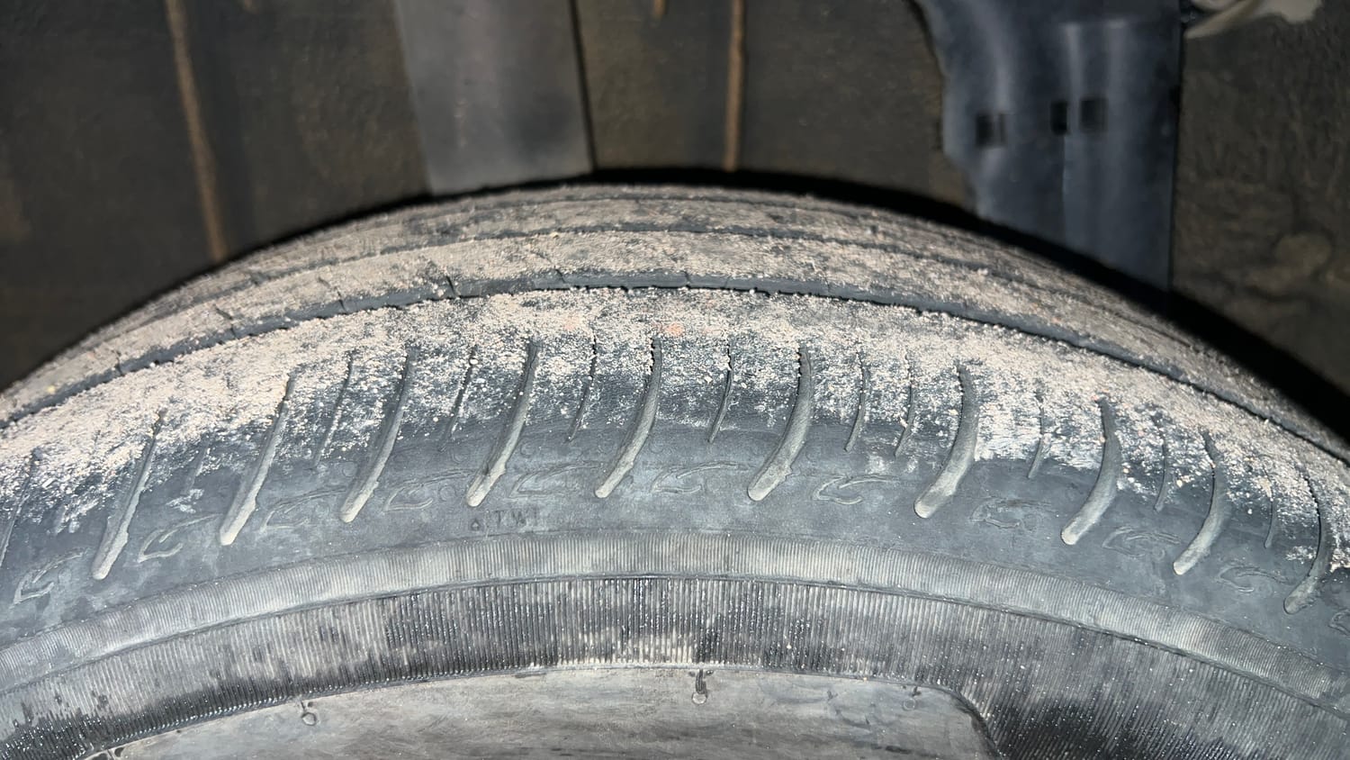 Used 2022 Renault Triber RXZ EASY-R AMT Dual Tone Petrol Automatic tyres RIGHT REAR TYRE TREAD VIEW