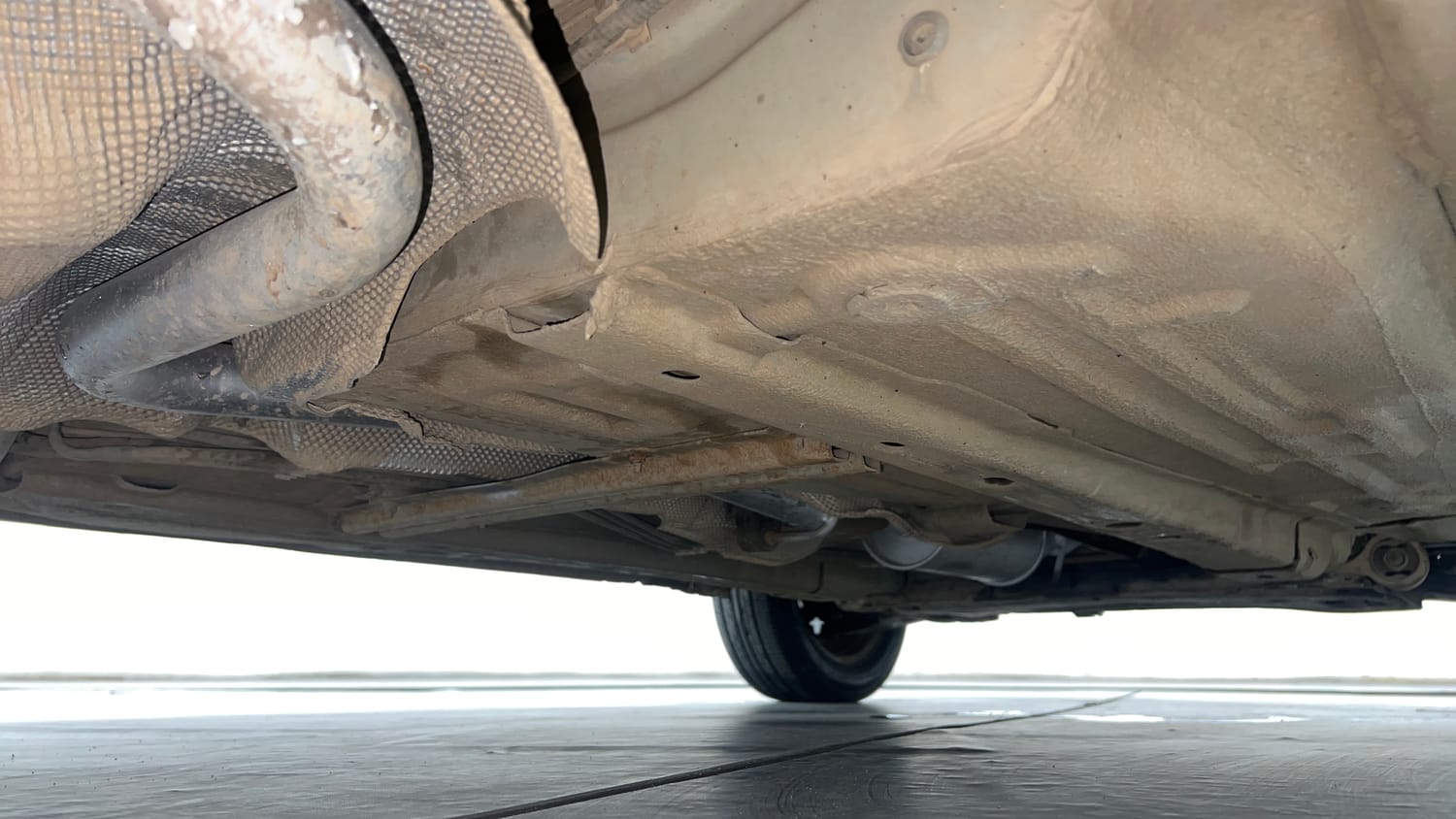 Used 2015 Ford Figo Duratec Petrol ZXI 1.2 Petrol Manual extra REAR RIGHT UNDERBODY VIEW