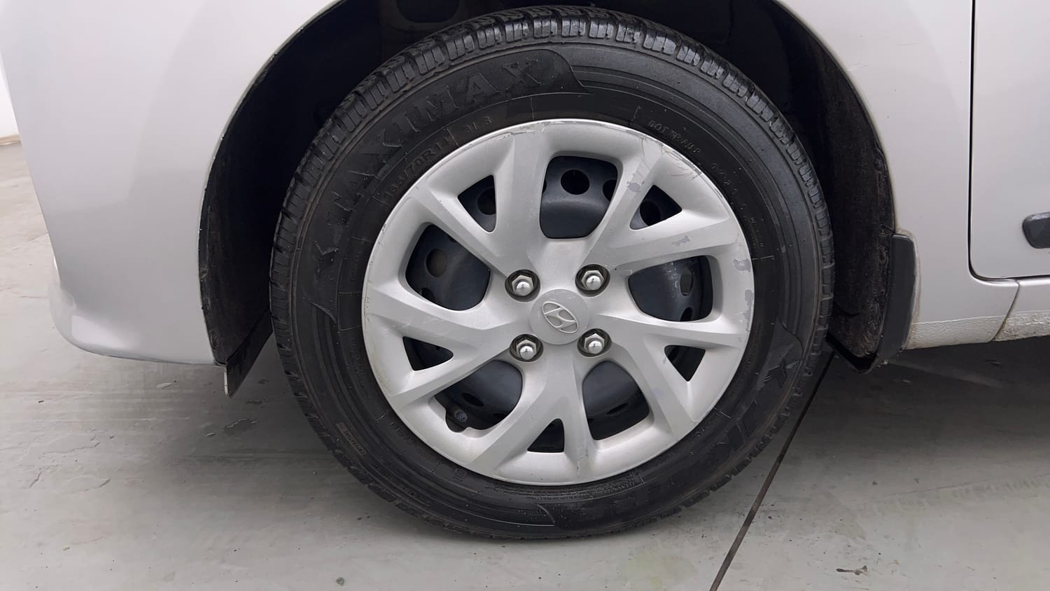 Used 2018 Hyundai Grand i10 Sportz 1.2 Kappa VTVT Petrol Manual tyres LEFT FRONT TYRE RIM VIEW