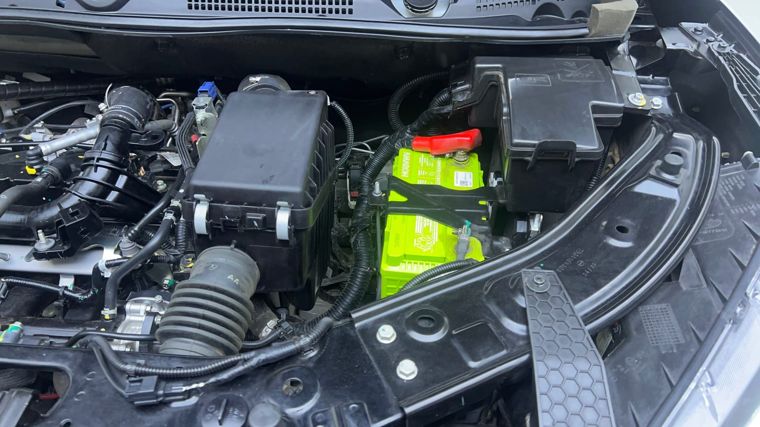 Used 2023 Nissan Magnite XV Premium Turbo Petrol Manual engine ENGINE LEFT SIDE VIEW