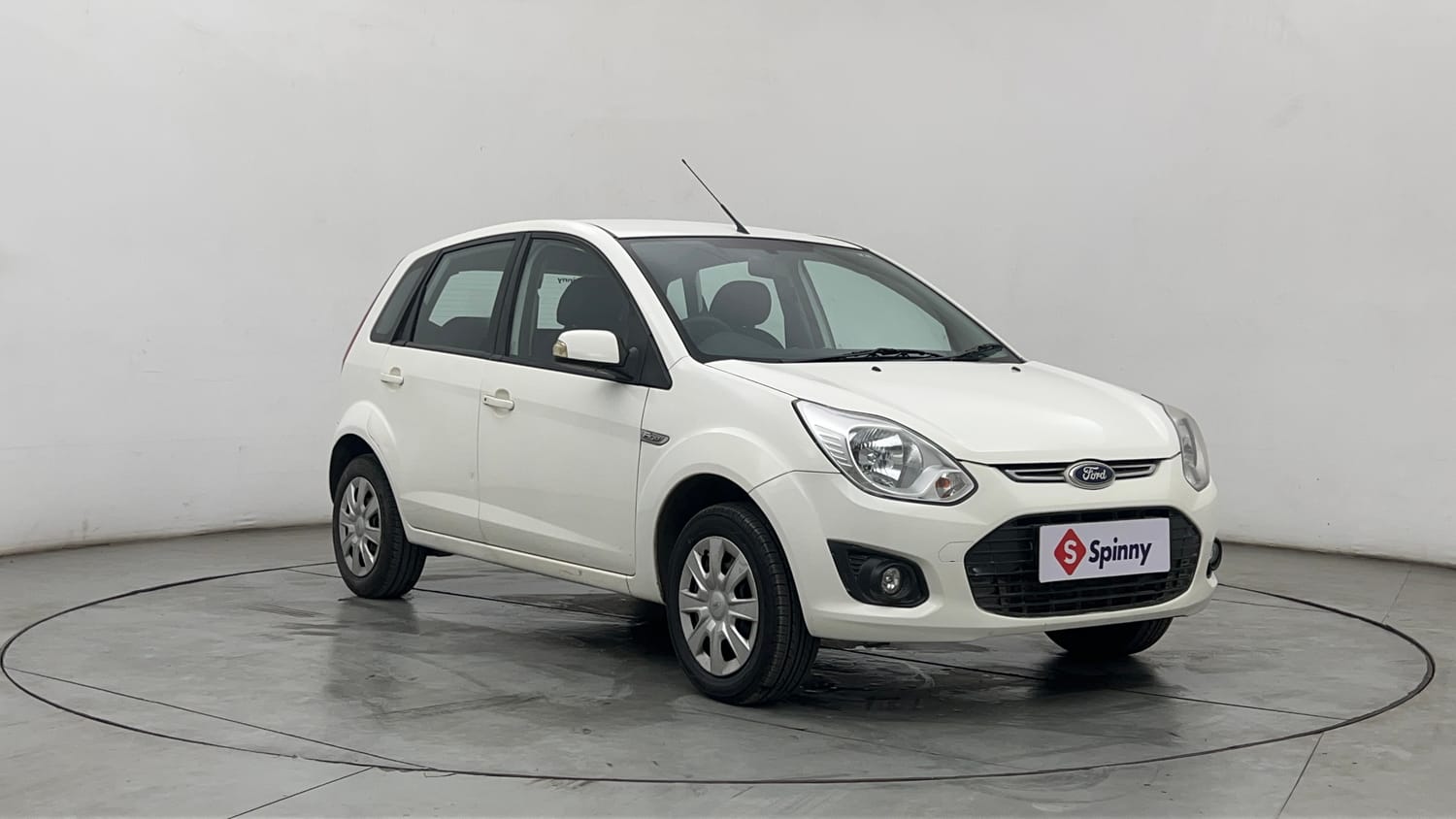 Used 2015 Ford Figo Duratec Petrol ZXI 1.2 Petrol Manual exterior RIGHT FRONT CORNER VIEW