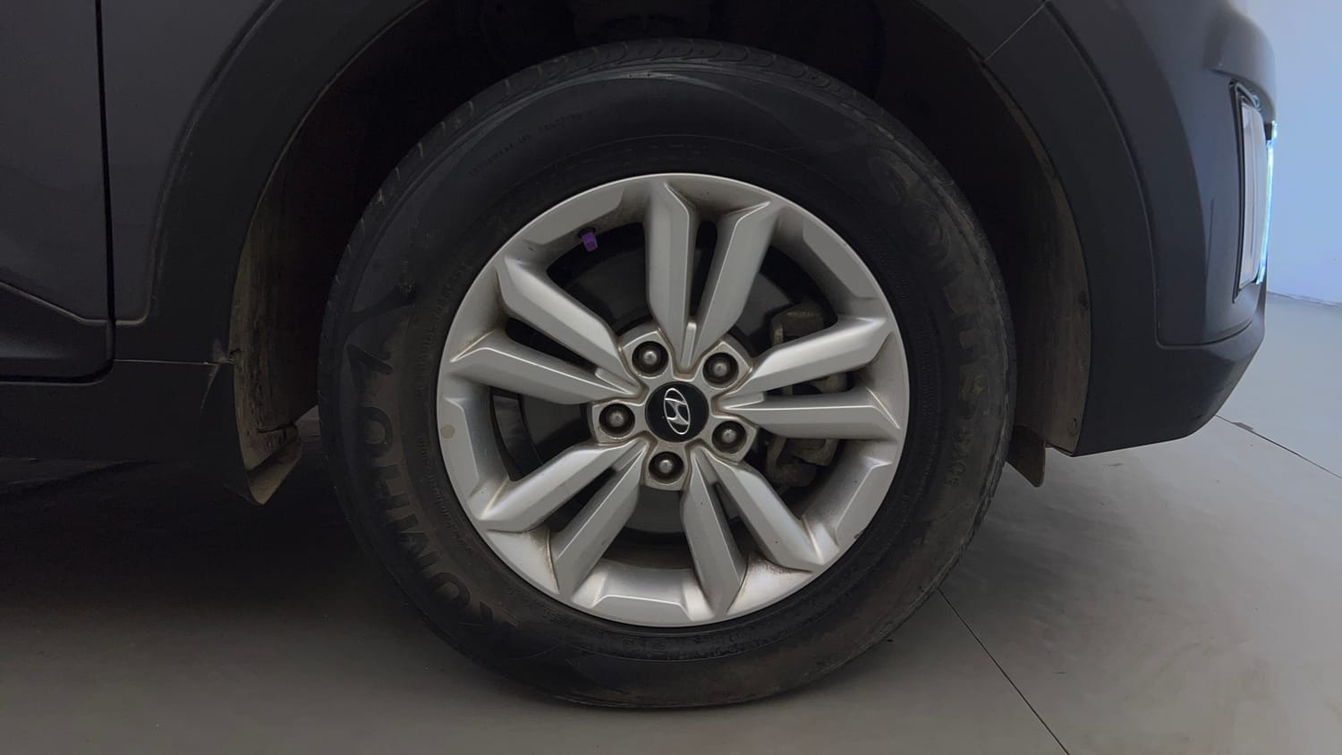 Used 2017 Hyundai Creta 1.6 SX Plus Petrol Petrol Manual tyres RIGHT FRONT TYRE RIM VIEW