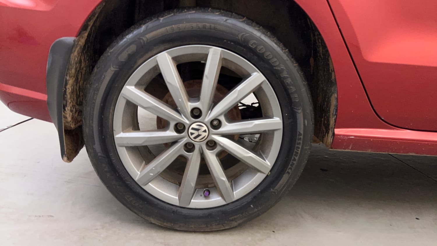 Used 2019 Volkswagen Ameo Highline Plus 1.0L (P) 16 Alloy Petrol Manual tyres RIGHT REAR TYRE RIM VIEW