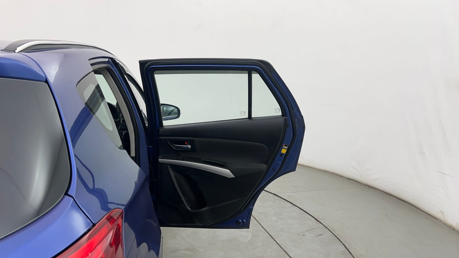 Used 2016 Maruti Suzuki S-Cross Zeta 1.3 Diesel Manual interior RIGHT REAR DOOR OPEN VIEW