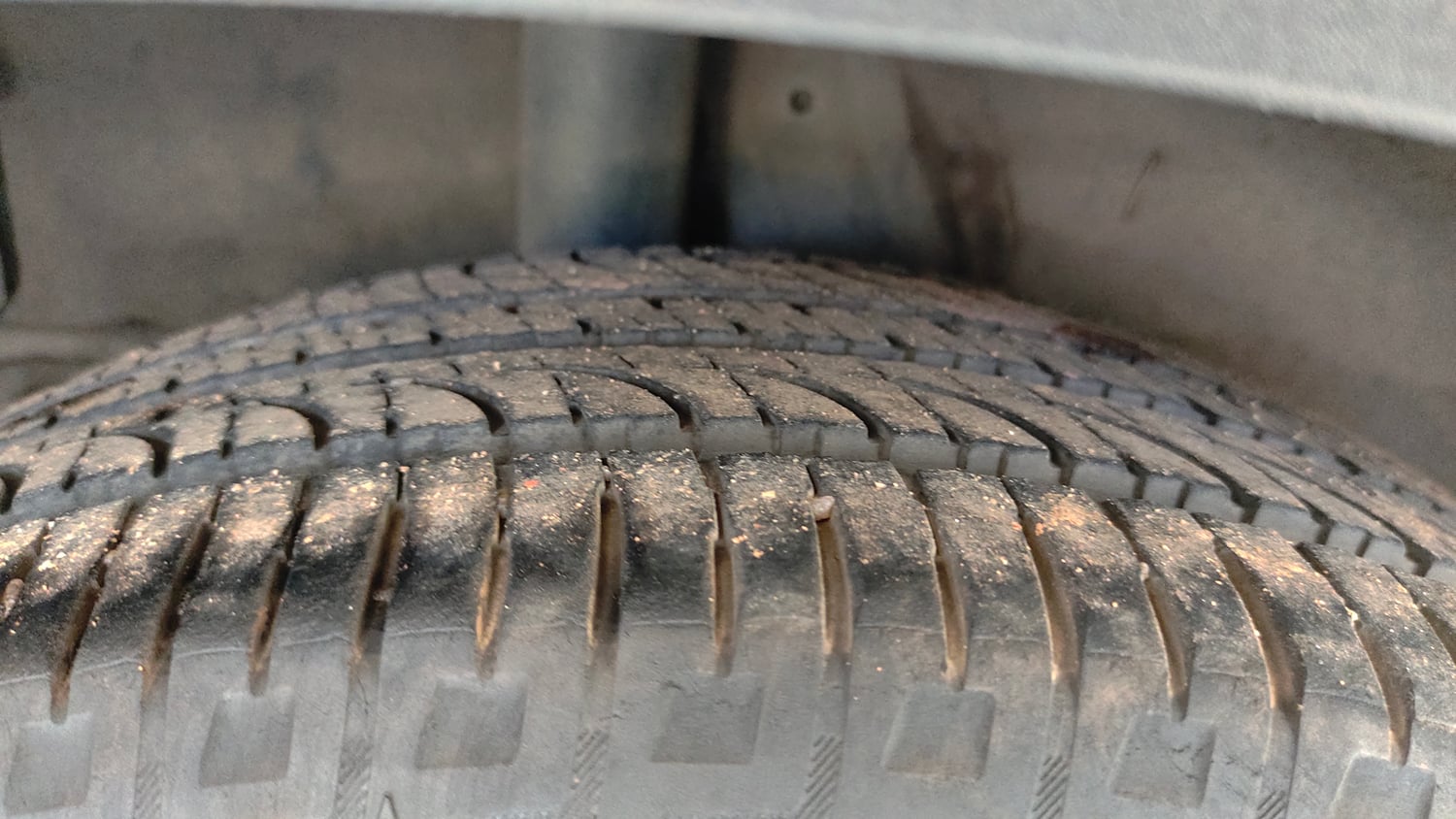 Used 2020 Kia Sonet GTX Plus 1.5 AT Diesel Automatic tyres RIGHT REAR TYRE TREAD VIEW