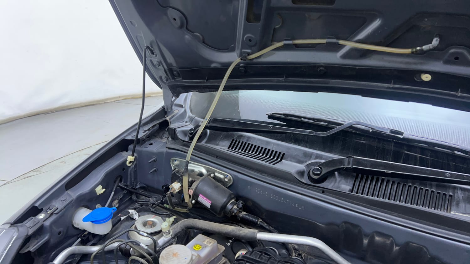 Used 2022 Maruti Suzuki Alto 800 LXi Petrol Manual engine ENGINE RIGHT SIDE HINGE & APRON VIEW