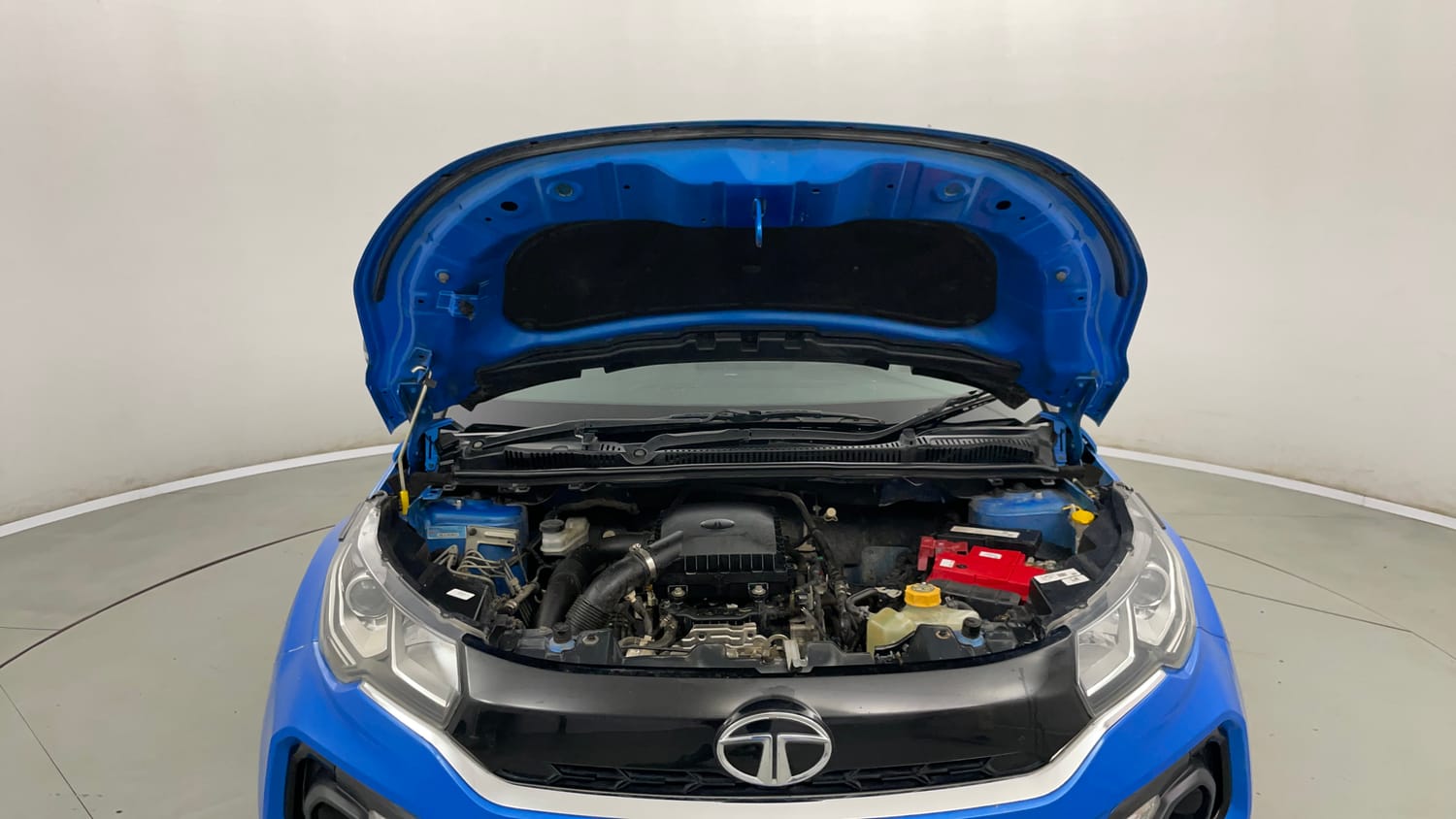 Used 2020 Tata Nexon XM Petrol Manual engine ENGINE & BONNET OPEN FRONT VIEW