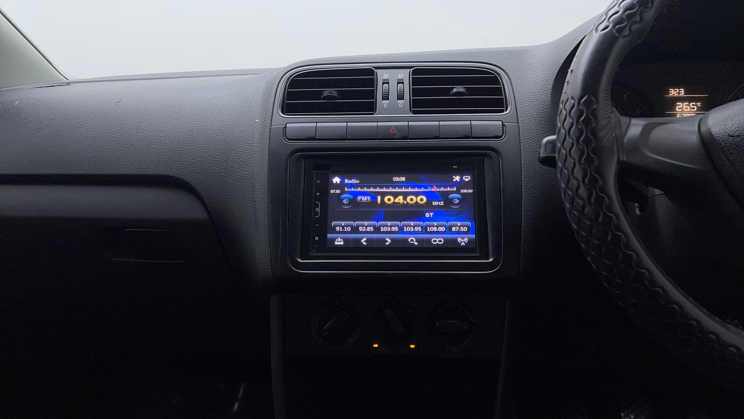 Used 2019 Volkswagen Ameo Trendline 1.0L (P) Petrol Manual interior MUSIC SYSTEM & AC CONTROL VIEW