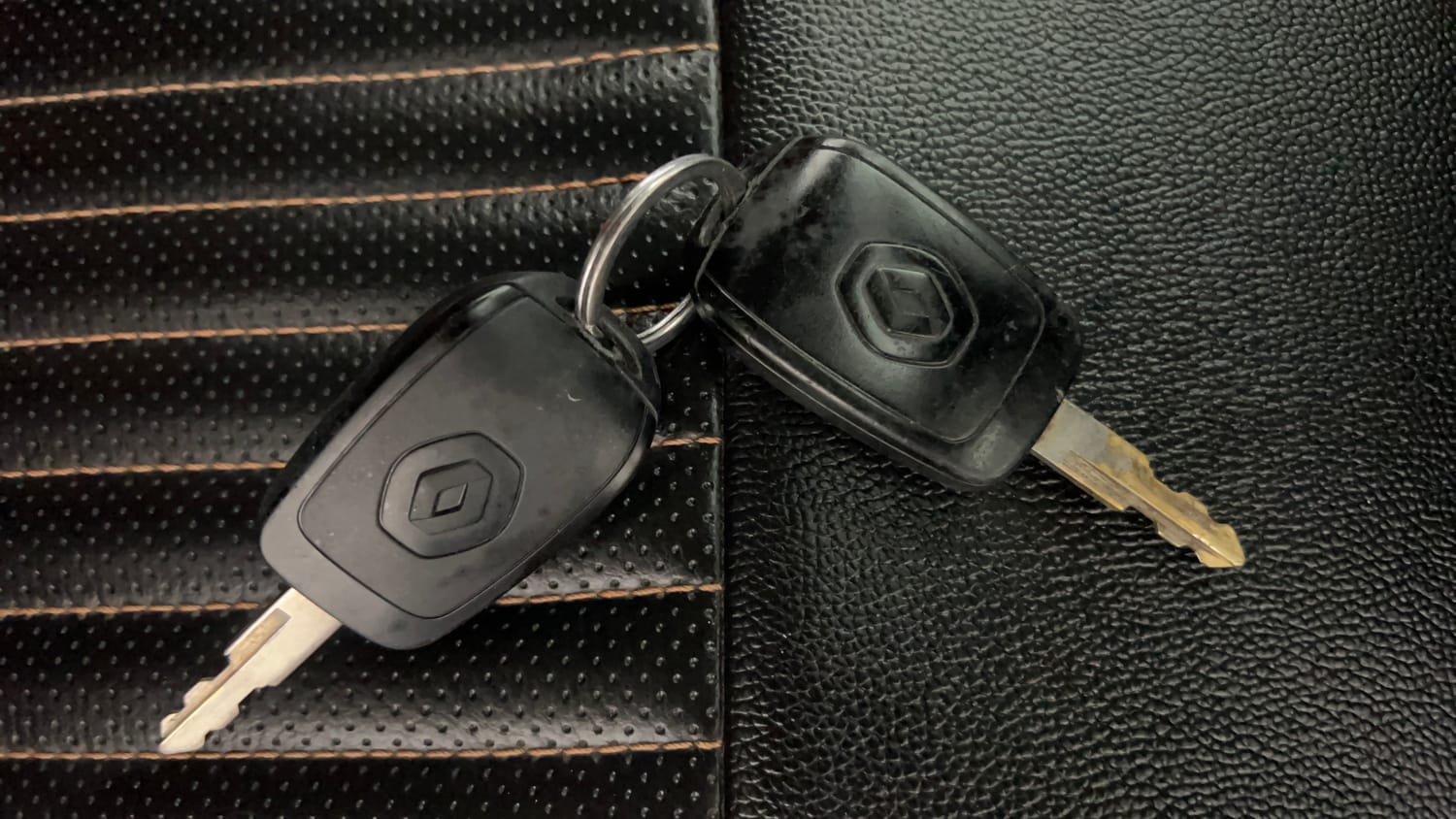 Used 2018 Renault Kwid RXT (O) 1.0 SCE Edition Petrol Manual extra CAR KEY VIEW