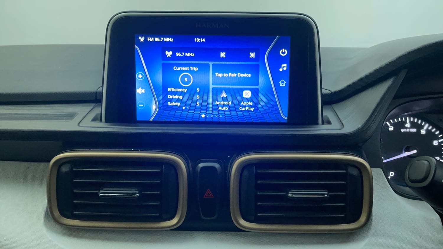 Used 2023 Tata Punch Accomplished AMT Petrol Automatic interior MUSIC SYSTEM & AC CONTROL VIEW
