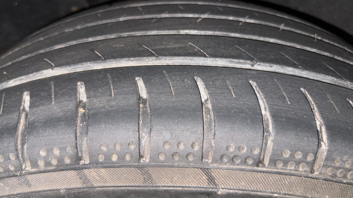 Used 2016 Ford EcoSport Titanium 1.5L Ti-VCT AT Petrol Automatic tyres RIGHT REAR TYRE TREAD VIEW