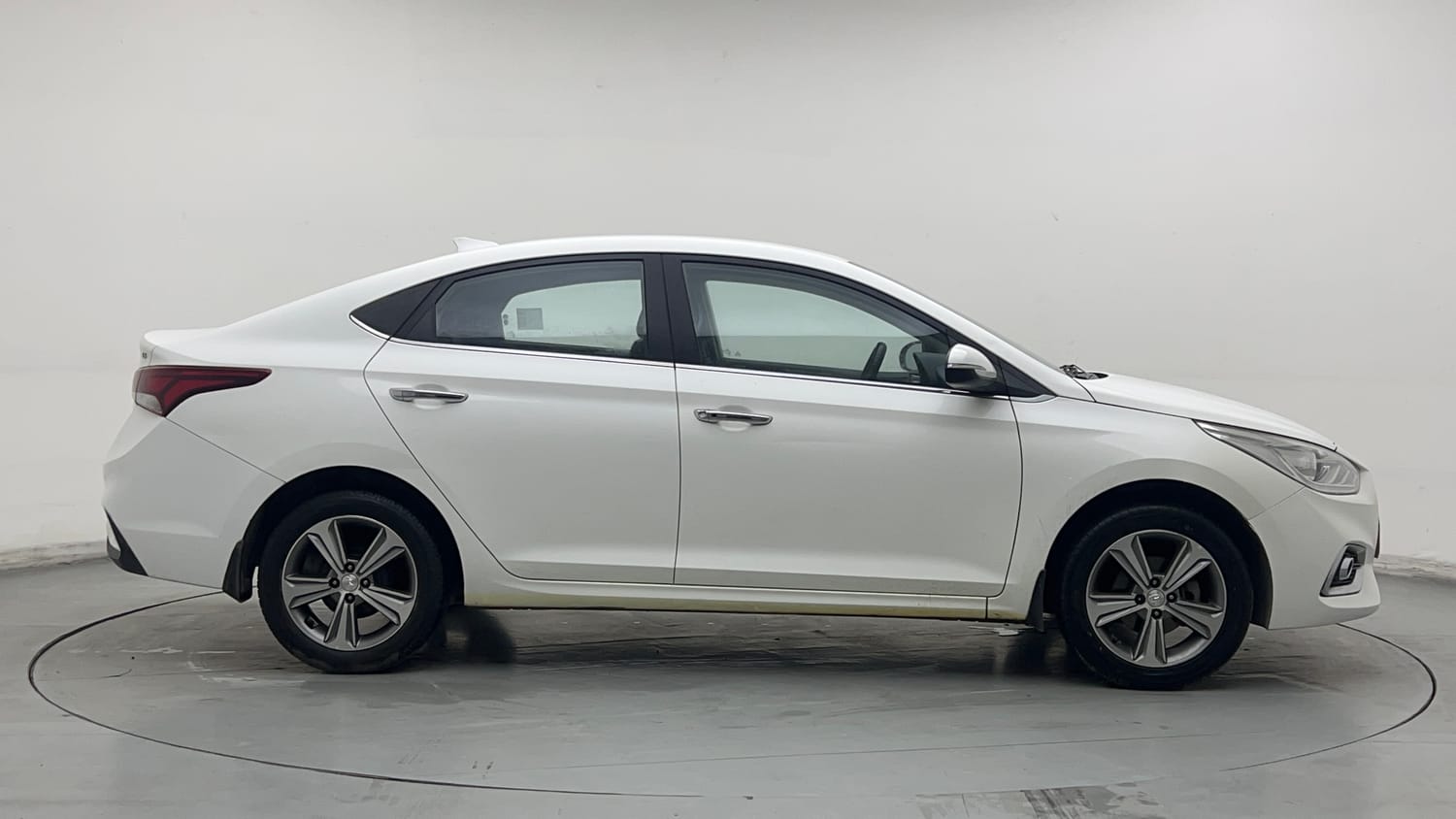 Used 2019 Hyundai Verna SX 1.6 VTVT Petrol Manual exterior RIGHT SIDE VIEW