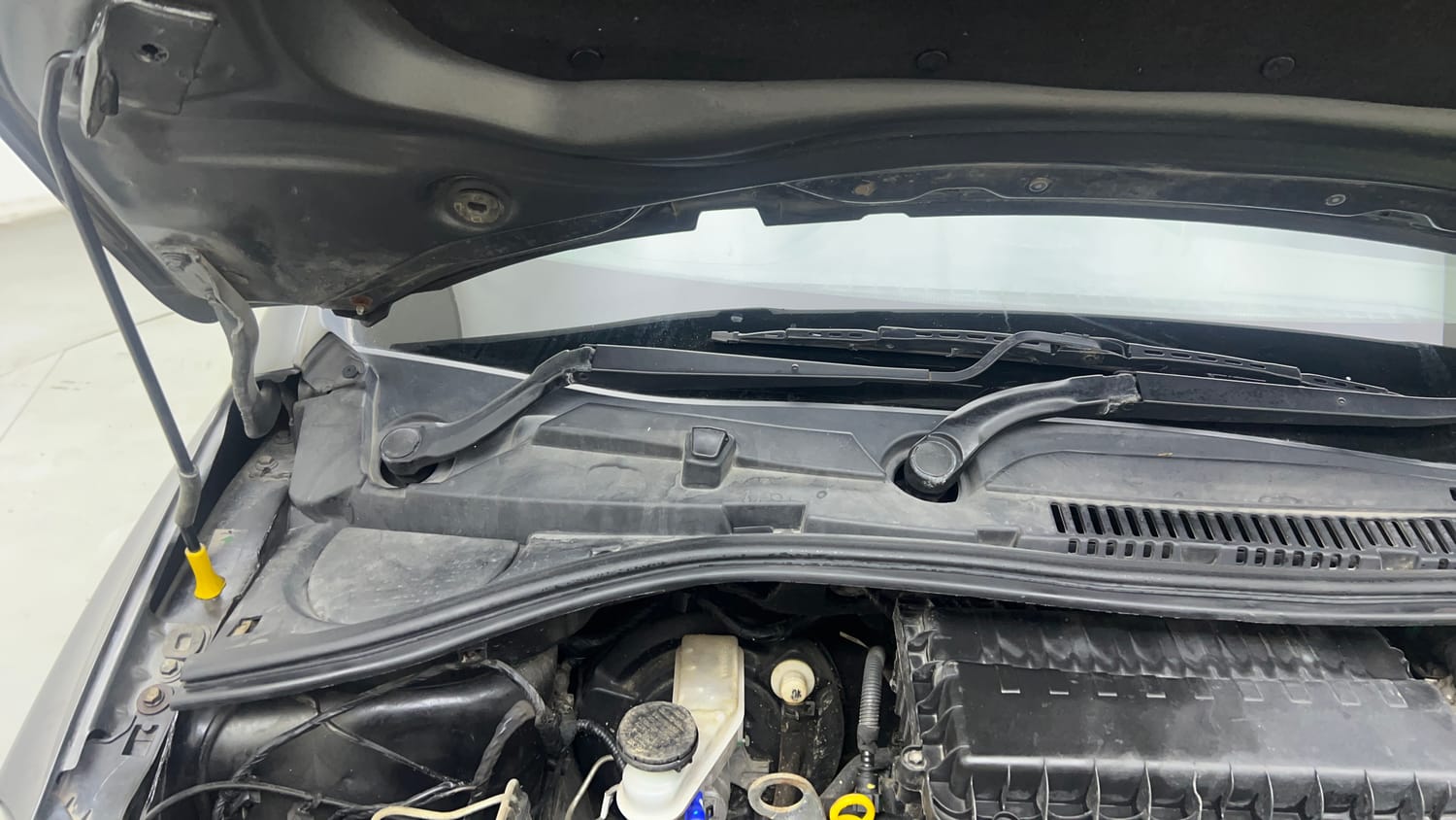 Used 2024 Tata Tiago XT Petrol Manual engine ENGINE RIGHT SIDE HINGE & APRON VIEW