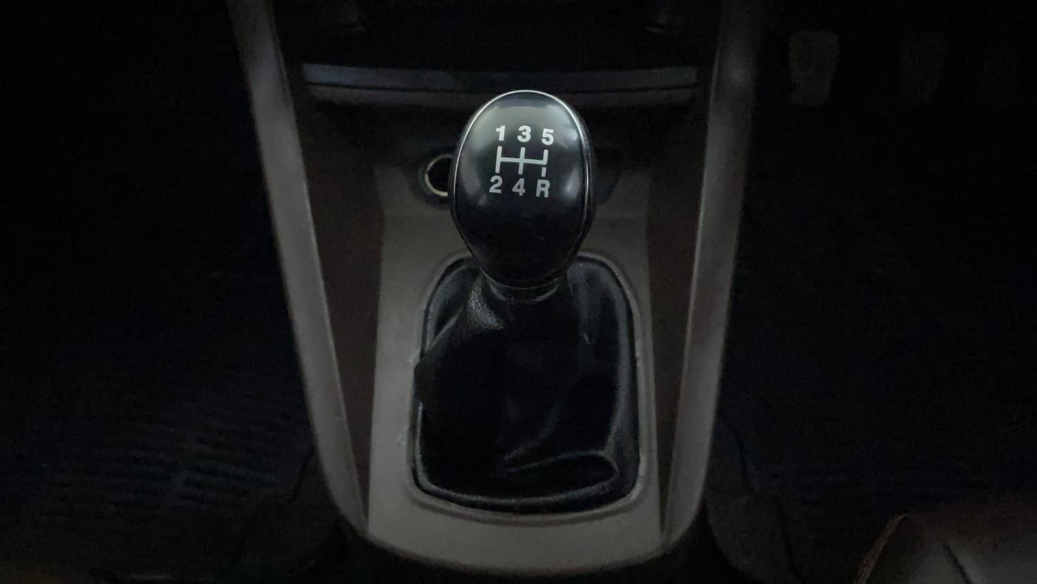 Used 2019 Ford Freestyle Titanium 1.2 Ti-VCT Petrol Manual interior GEAR  KNOB VIEW