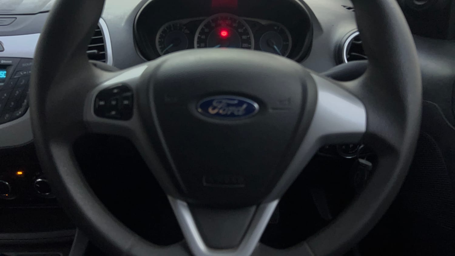 Used 2016 Ford Figo Trend 1.2 Ti-VCT Petrol Manual top_features Airbags