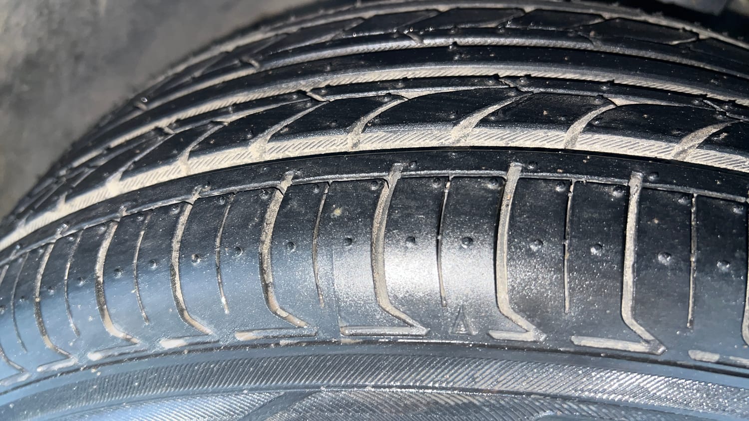 Used 2024 Tata Tigor XZA Plus iCNG Cng Automatic tyres RIGHT FRONT TYRE TREAD VIEW