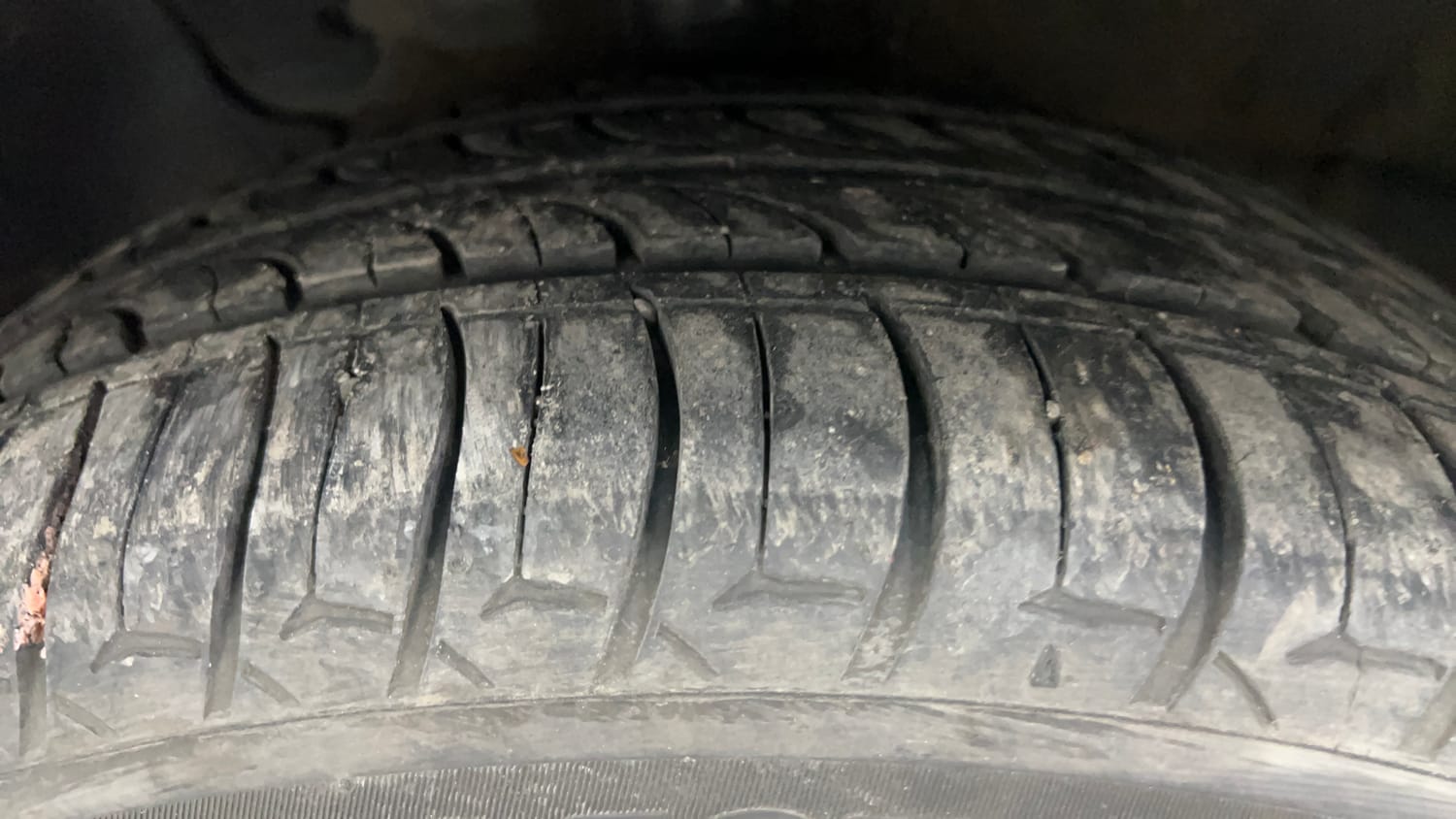Used 2023 Hyundai Verna SX (O) 1.5 Petrol IVT Petrol Automatic tyres LEFT FRONT TYRE TREAD VIEW