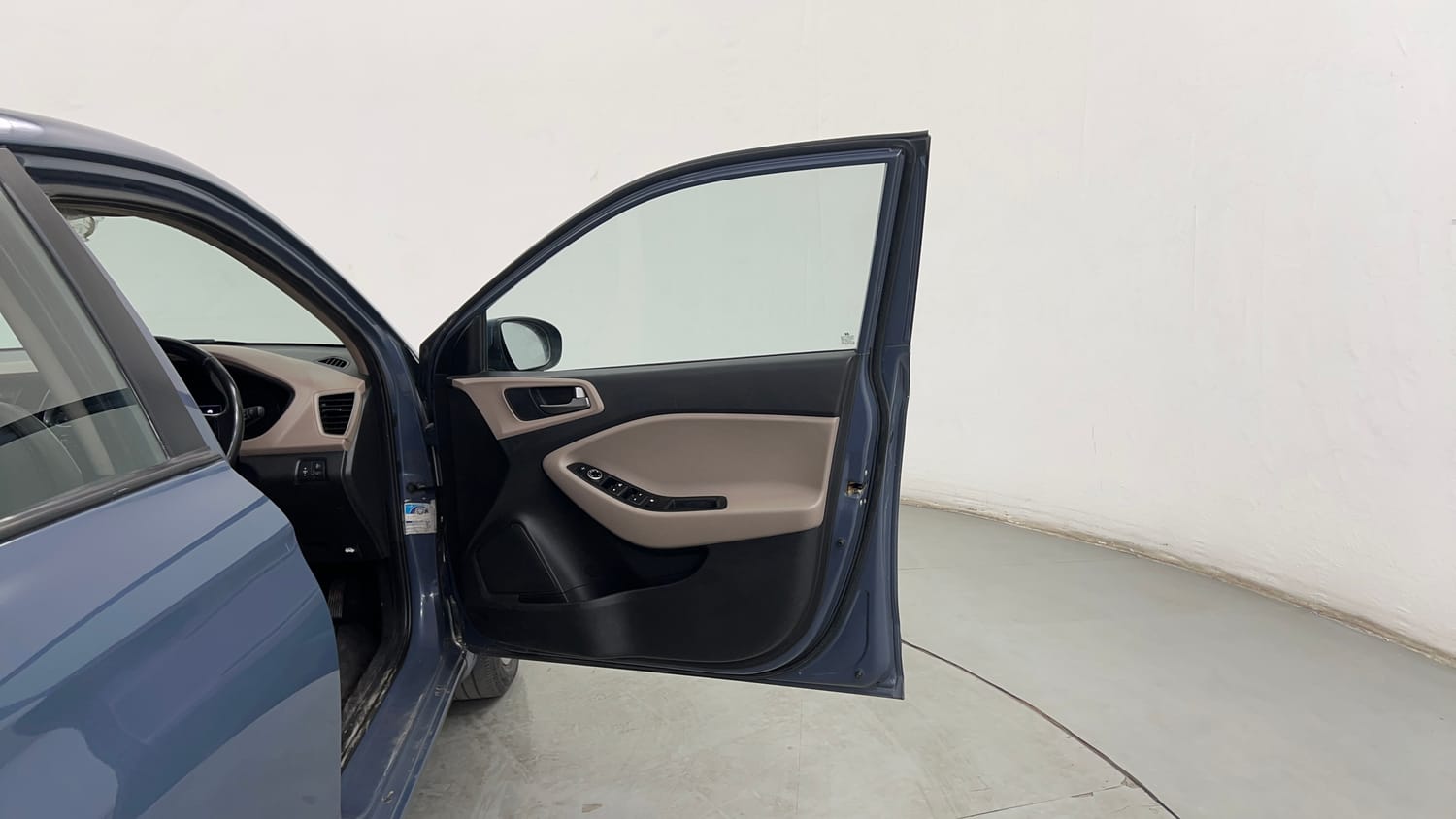 Used 2015 Hyundai Elite i20 Asta 1.2 Petrol Manual interior RIGHT FRONT DOOR OPEN VIEW