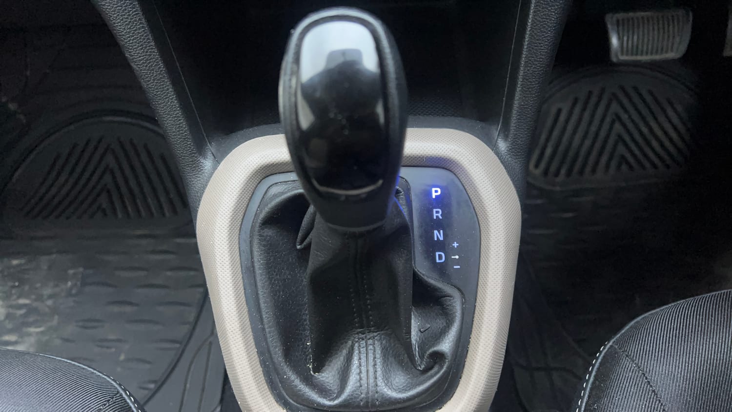 Used 2017 Hyundai Grand i10 Sportz (O) AT 1.2 Kappa VTVT Petrol Automatic interior GEAR  KNOB VIEW