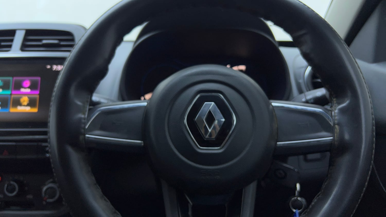 Used 2020 Renault Kwid RXT Petrol Manual top_features Airbags
