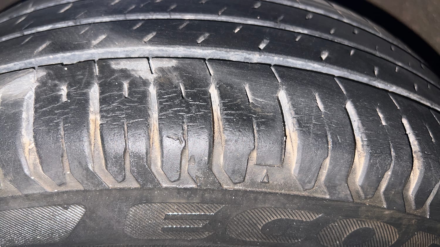 Used 2018 Maruti Suzuki Dzire ZXi Petrol Manual tyres LEFT FRONT TYRE TREAD VIEW