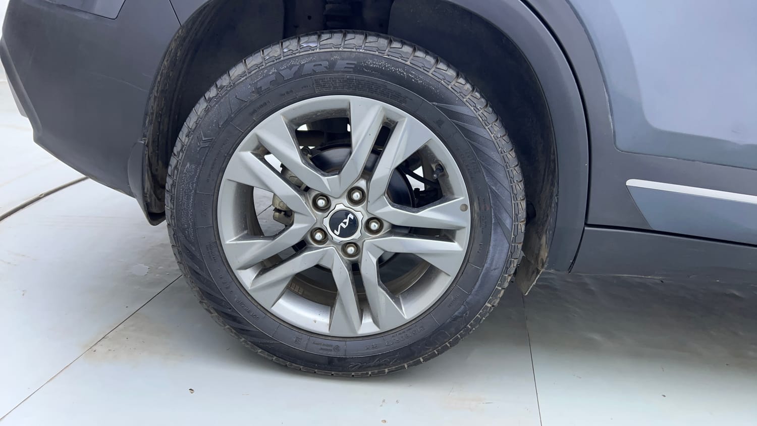 Used 2022 kia Seltos HTX 1.5 IVT Petrol Automatic tyres RIGHT REAR TYRE RIM VIEW