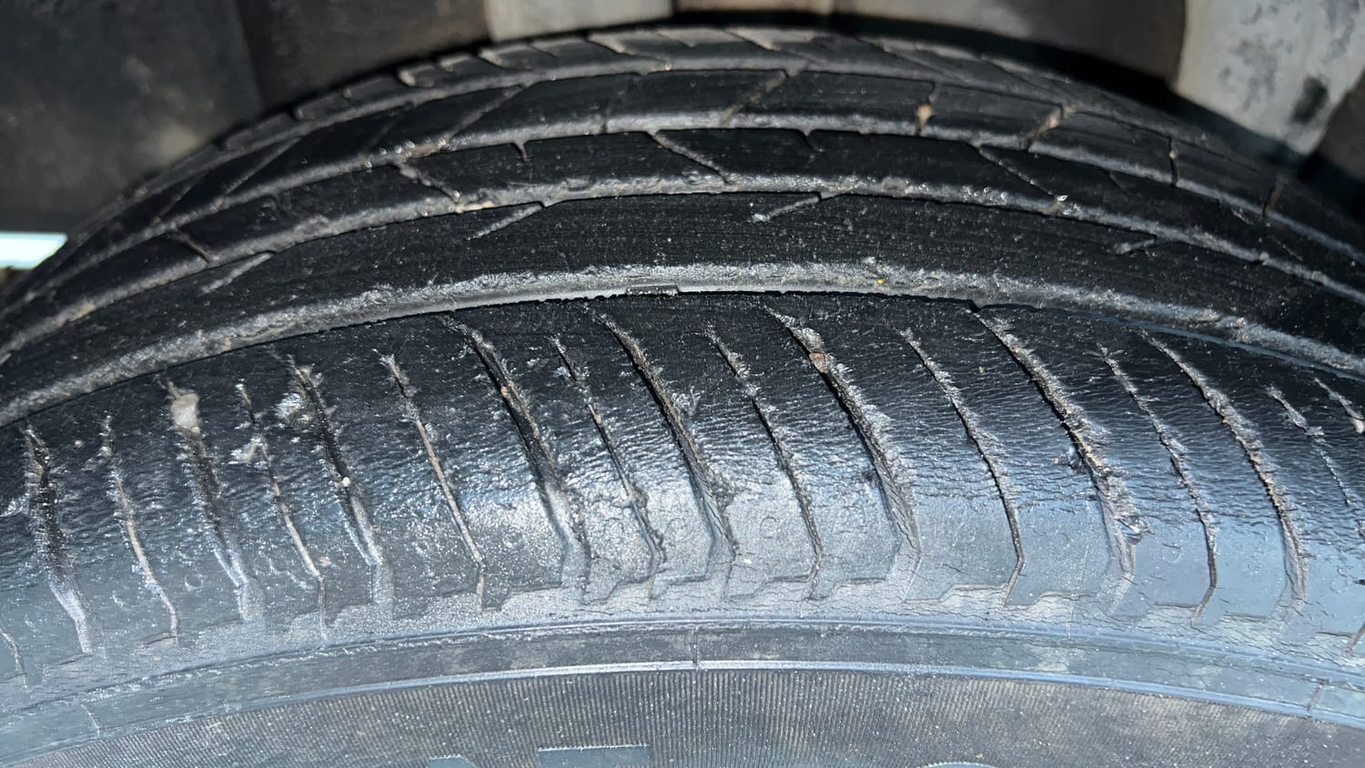 Used 2021 Renault Kiger RXT MT Petrol Manual tyres RIGHT REAR TYRE TREAD VIEW