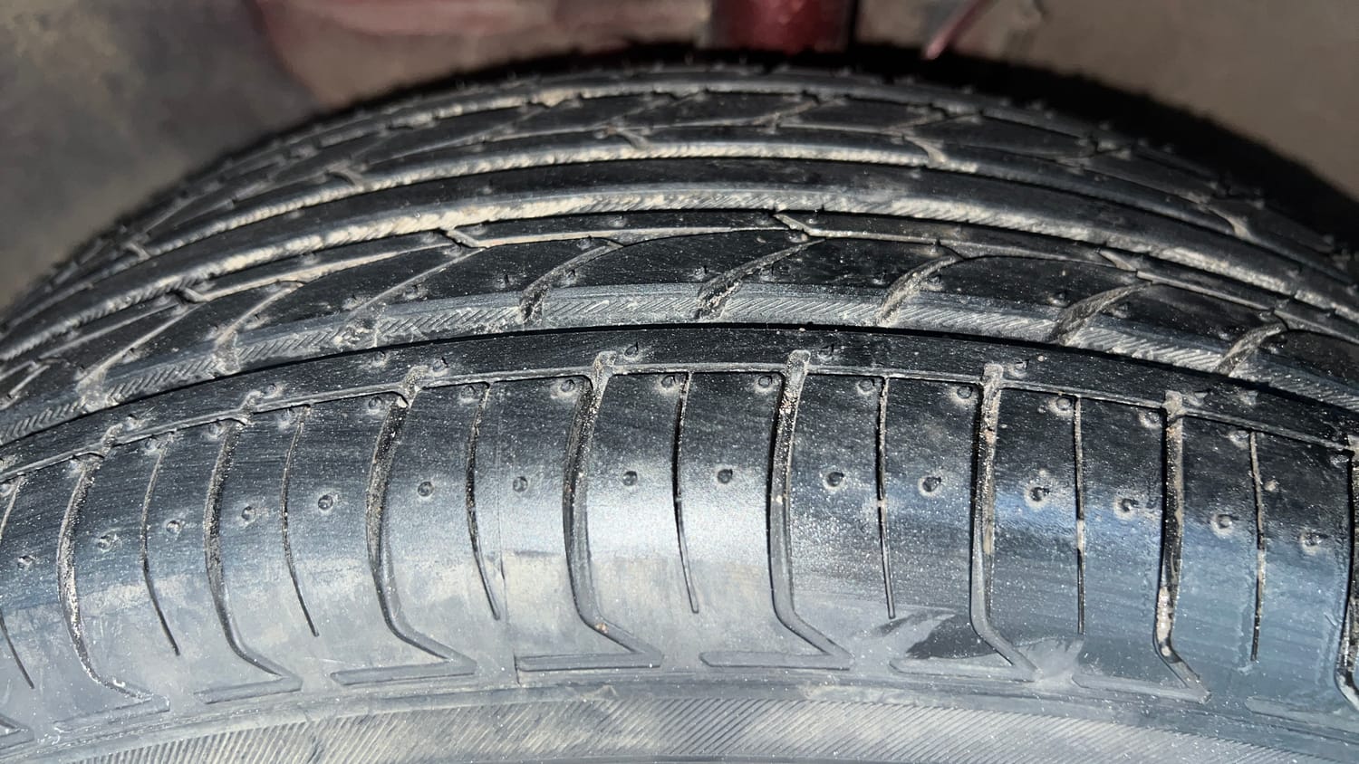 Used 2015 Hyundai Elite i20 Sportz 1.2 Petrol Manual tyres LEFT FRONT TYRE TREAD VIEW