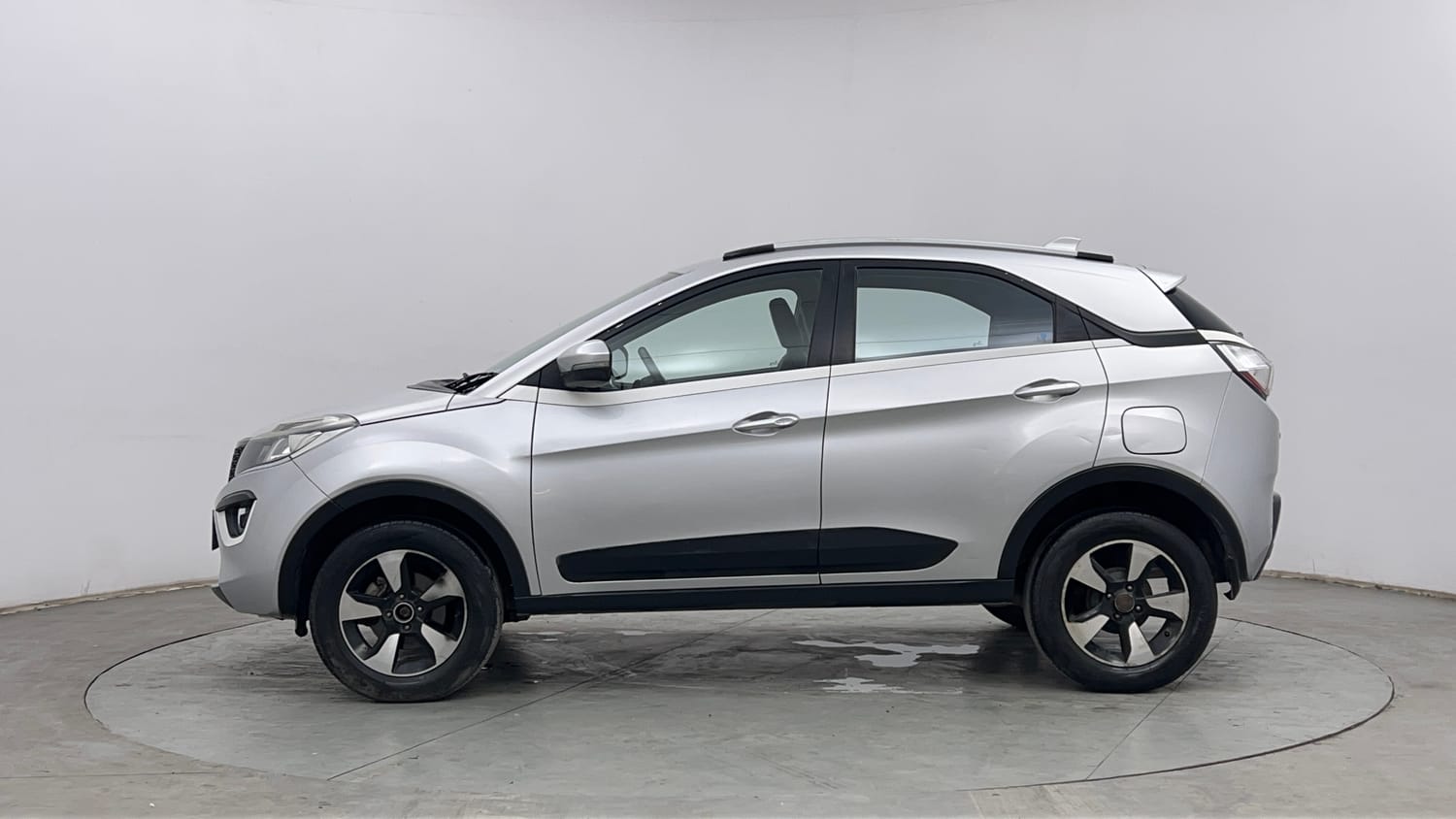 Used 2018 Tata Nexon XZ Plus Petrol Manual exterior LEFT SIDE VIEW