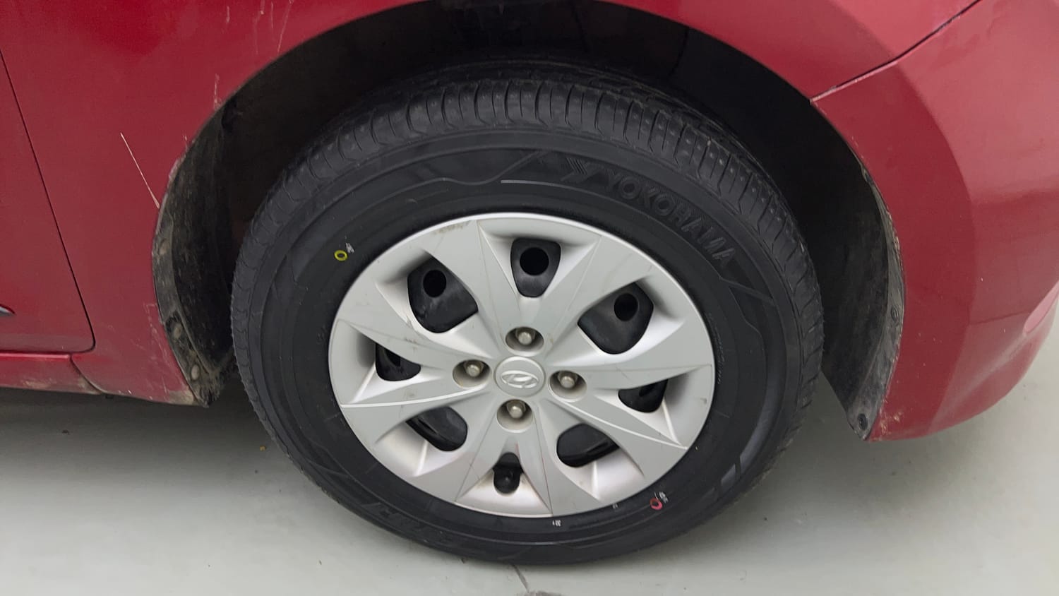 Used 2015 Hyundai Elite i20 Sportz 1.2 Petrol Manual tyres RIGHT FRONT TYRE RIM VIEW