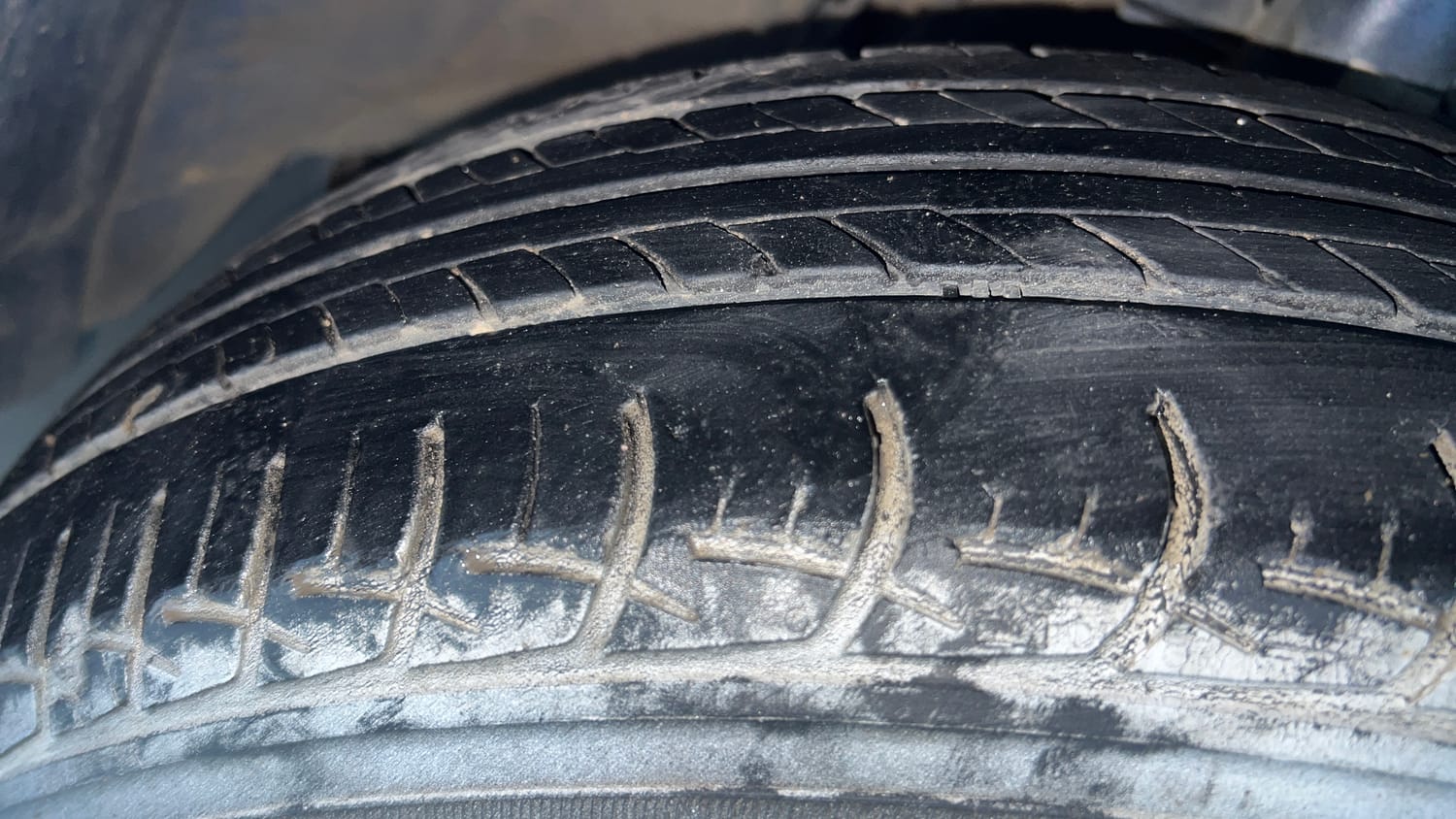 Used 2019 Volkswagen Ameo Trendline 1.0L (P) Petrol Manual tyres RIGHT FRONT TYRE TREAD VIEW