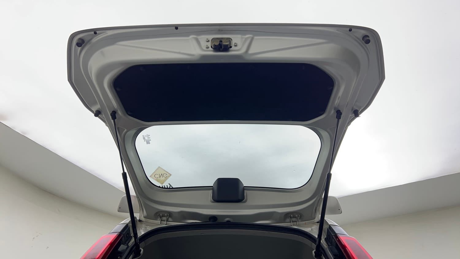 Used 2020 Maruti Suzuki Wagon R LXi 1.0 CNG Cng Manual interior DICKY DOOR OPEN VIEW