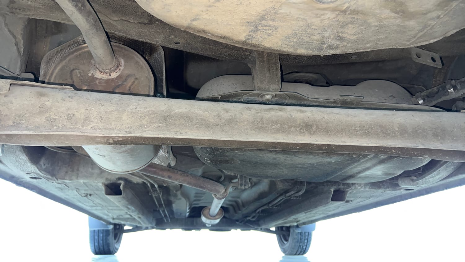 Used 2020 Renault Kwid RXT Petrol Manual extra REAR UNDERBODY VIEW (TAKEN FROM REAR)
