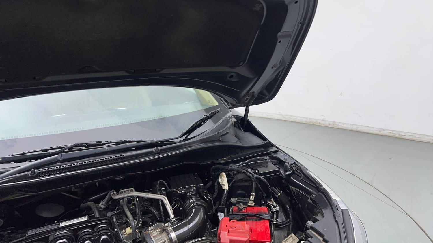Used 2022 Honda City ZX CVT Petrol Petrol Automatic engine ENGINE LEFT SIDE HINGE & APRON VIEW