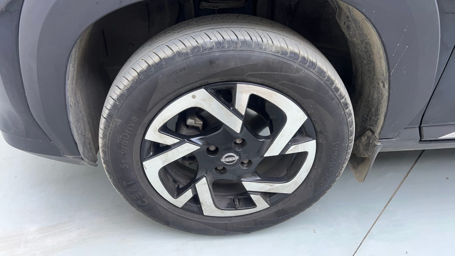 Used 2023 Nissan Magnite XV Premium Turbo Petrol Manual tyres LEFT FRONT TYRE RIM VIEW
