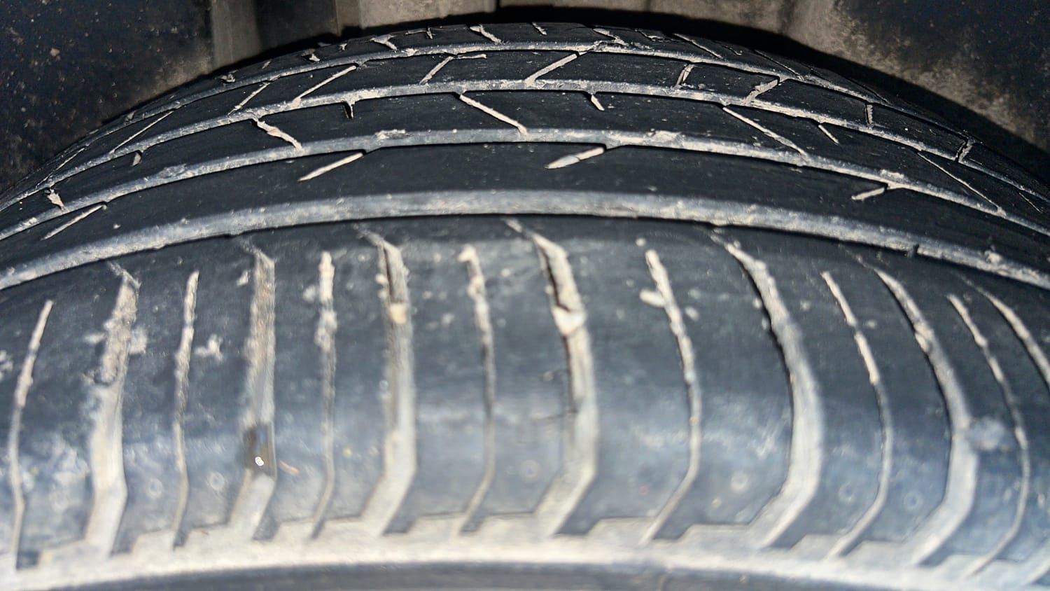 Used 2022 Skoda Slavia Style 1.0L TSI MT Petrol Manual tyres RIGHT REAR TYRE TREAD VIEW