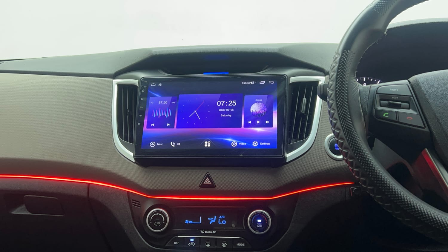 Used 2015 Hyundai Creta 1.6 SX Plus Petrol Petrol Manual top_features Integrated (in-dash) music system